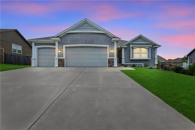 15416 Juniper Lane, Basehor, KS 66007