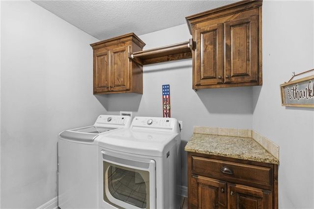 15416 Juniper Lane, Basehor, KS 66007