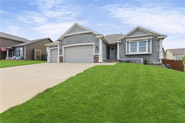15416 Juniper Lane, Basehor, KS 66007