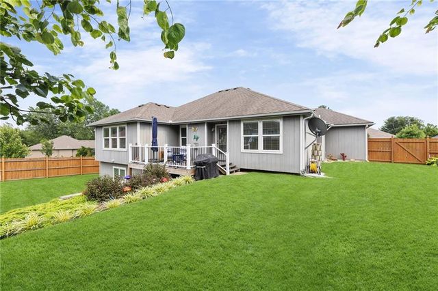 15416 Juniper Lane, Basehor, KS 66007