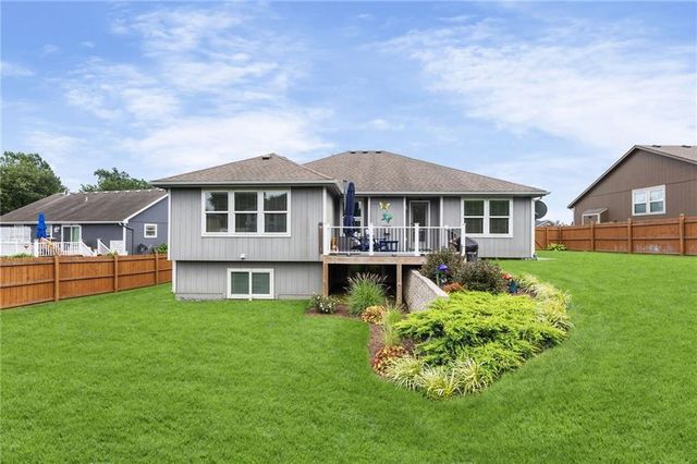 15416 Juniper Lane, Basehor, KS 66007