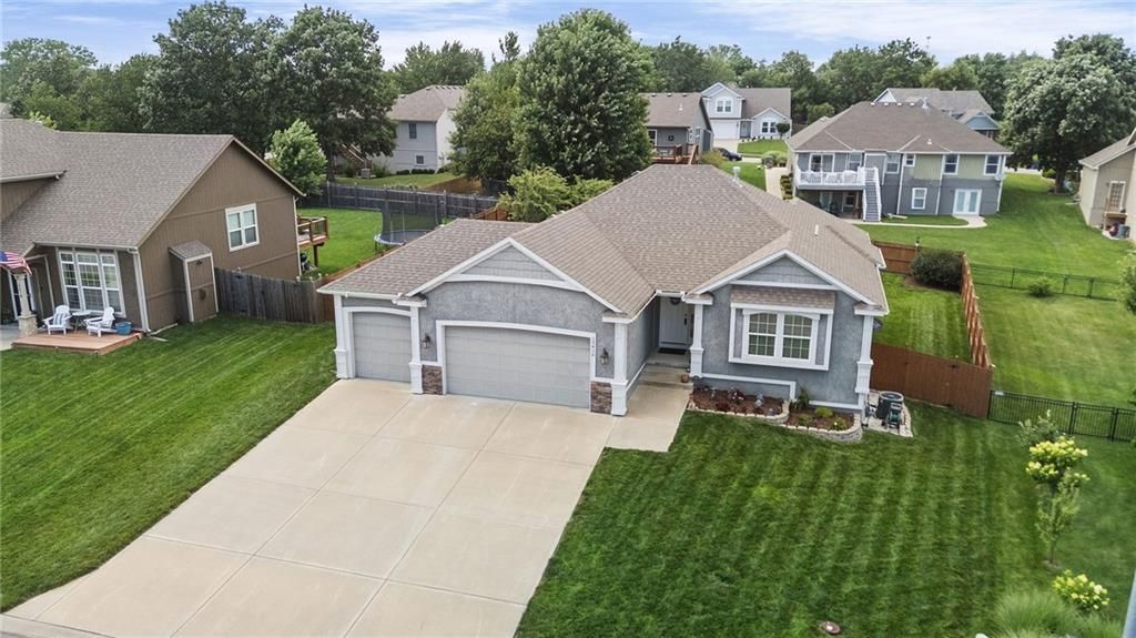 15416 Juniper Lane, Basehor, KS 66007