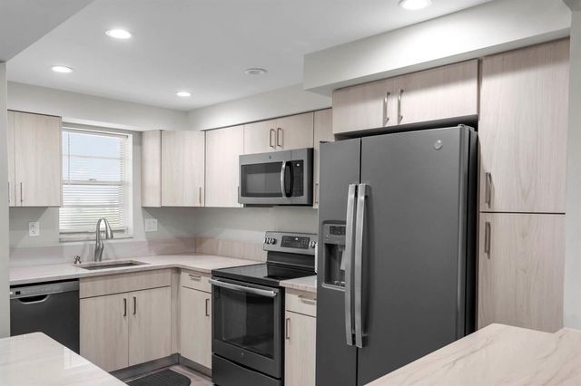 3150 W Rolling Hills Circle 704, Davie, FL 33328