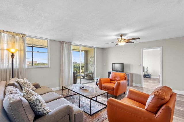 3150 W Rolling Hills Circle 704, Davie, FL 33328