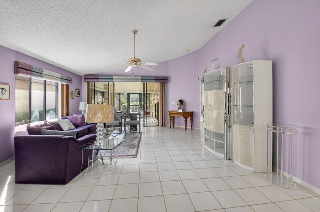 7876 Glen Garry Lane, Delray Beach, FL 33446