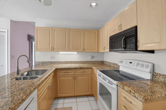 7876 Glen Garry Lane, Delray Beach, FL 33446