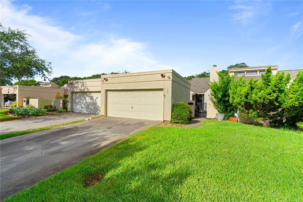 123 Santa Fe Dr, Rockport, TX 78382 — exterior
