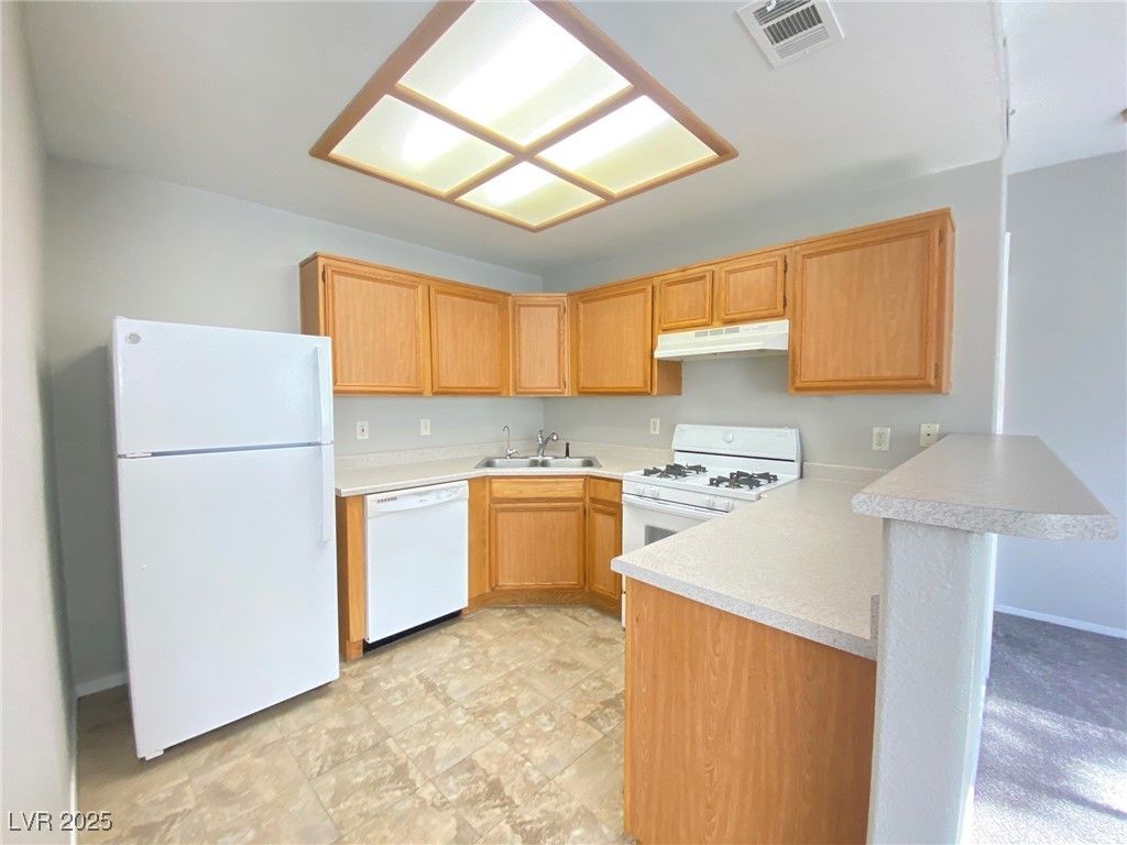 Image 4 of property listing at 9470 Peace Way 216, Las Vegas, NV 89147