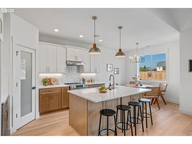 851 W Washington St, Carlton, OR 97111