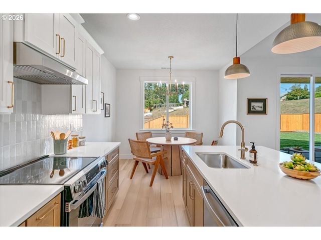 851 W Washington St, Carlton, OR 97111