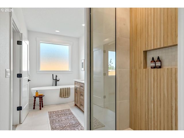 851 W Washington St, Carlton, OR 97111