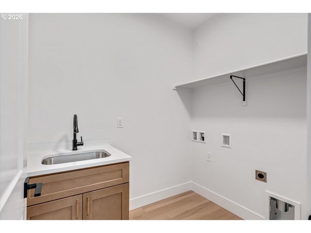851 W Washington St, Carlton, OR 97111