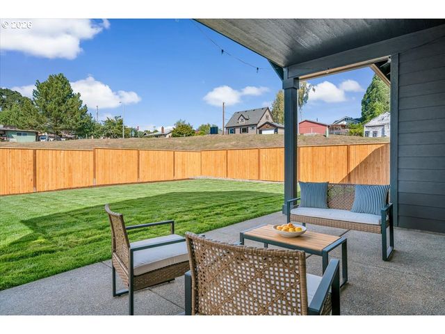 851 W Washington St, Carlton, OR 97111