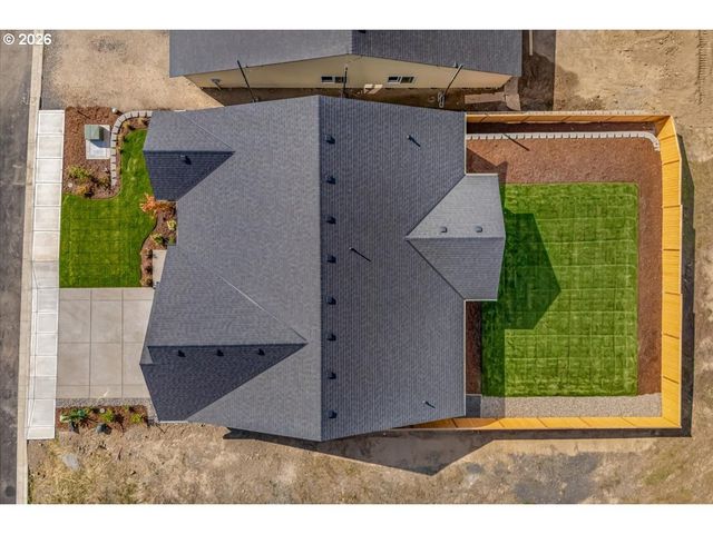 851 W Washington St, Carlton, OR 97111
