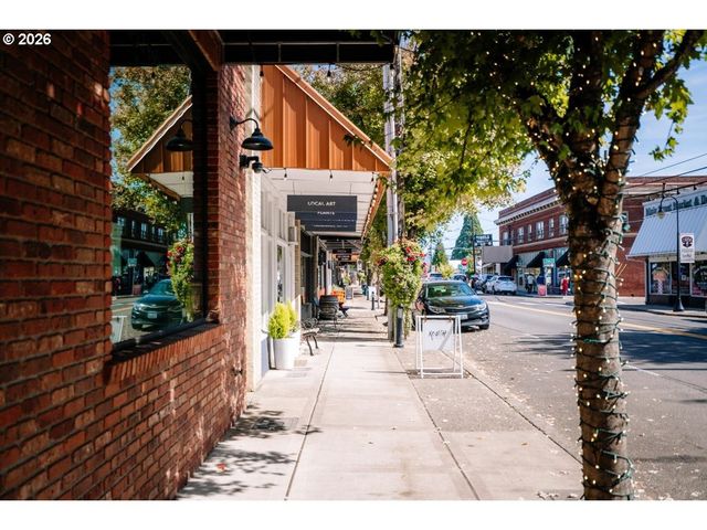 851 W Washington St, Carlton, OR 97111