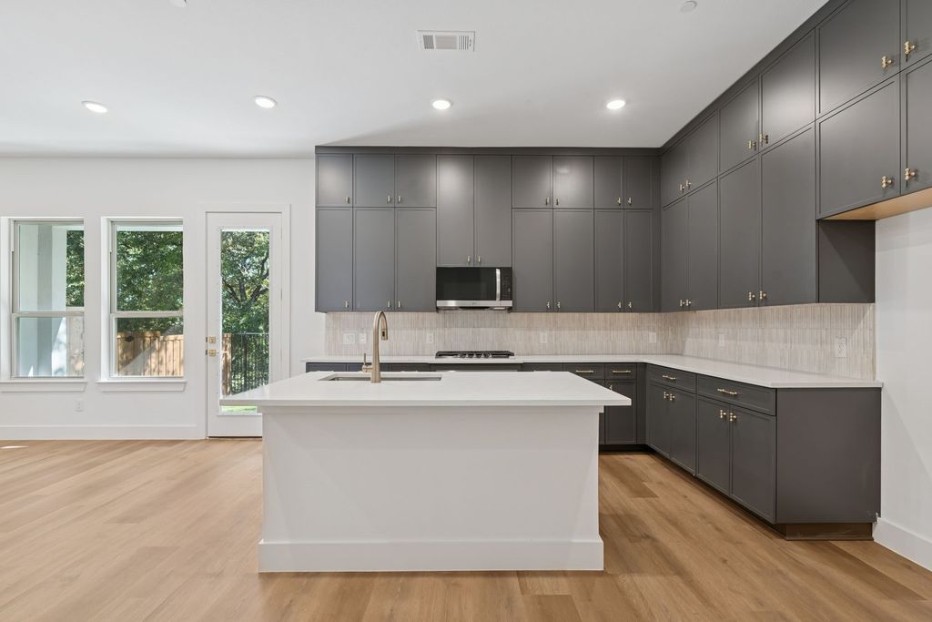 428 Waterscape Drive 1340, Hickory Creek, TX 75065