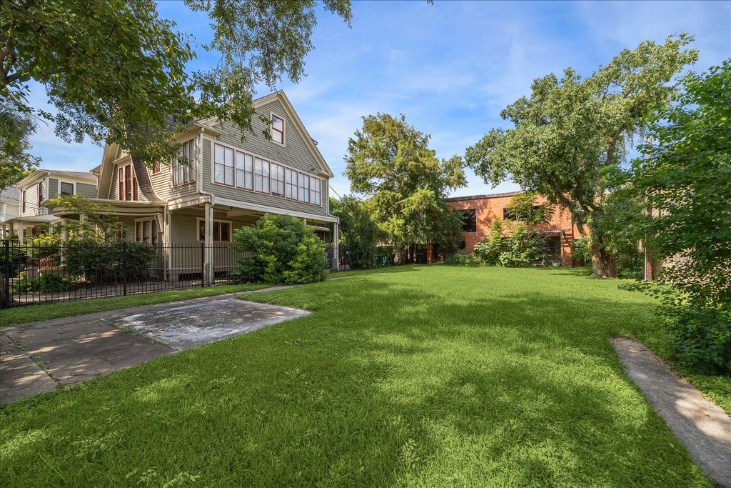 221 Emerson Street, Houston, TX 77006