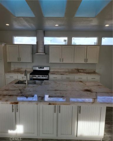 21500 Lassen 122, Chatsworth, CA 91311