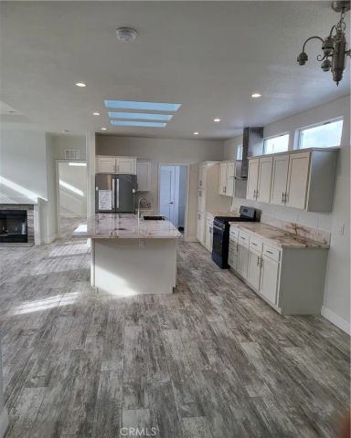 21500 Lassen 122, Chatsworth, CA 91311