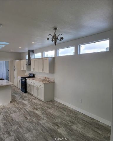 21500 Lassen 122, Chatsworth, CA 91311