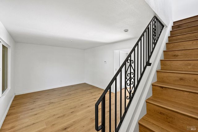 319 Algiers Ct, Santa Rosa, CA 95409