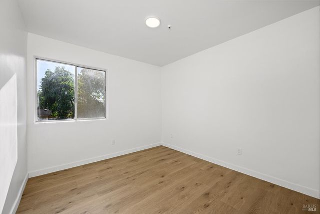 319 Algiers Ct, Santa Rosa, CA 95409