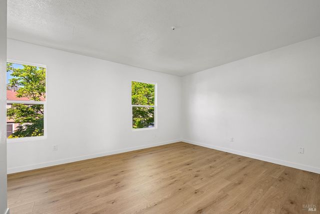 319 Algiers Ct, Santa Rosa, CA 95409