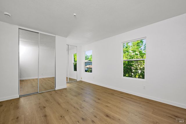 319 Algiers Ct, Santa Rosa, CA 95409