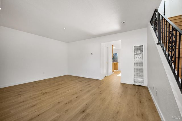 319 Algiers Ct, Santa Rosa, CA 95409