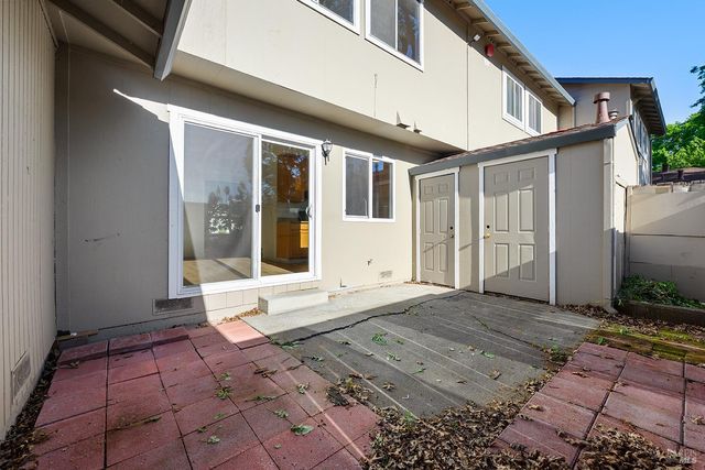 319 Algiers Ct, Santa Rosa, CA 95409