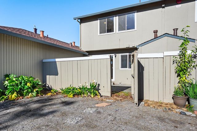 319 Algiers Ct, Santa Rosa, CA 95409