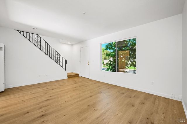 319 Algiers Ct, Santa Rosa, CA 95409