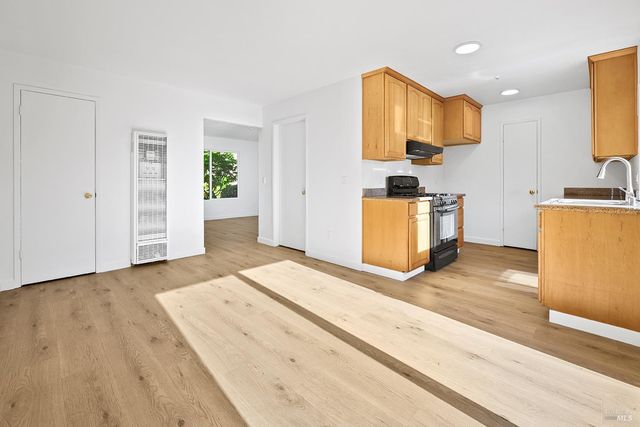 319 Algiers Ct, Santa Rosa, CA 95409