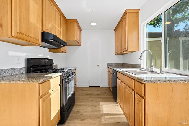 319 Algiers Ct, Santa Rosa, CA 95409