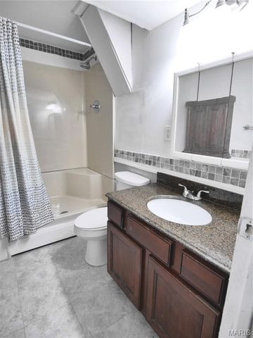 9601 Lifford Court, St Louis, MO 63136