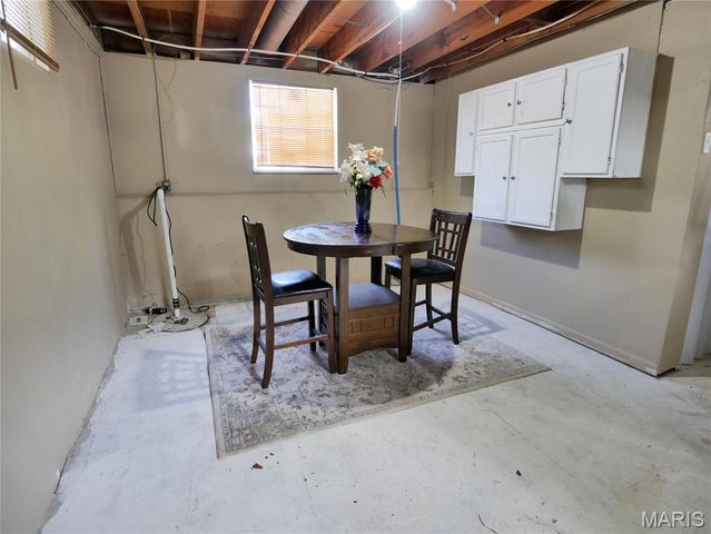 9601 Lifford Court, St Louis, MO 63136