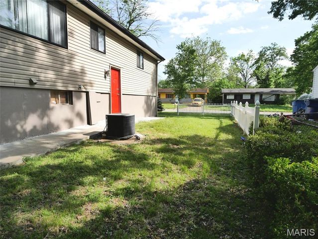 9601 Lifford Court, St Louis, MO 63136