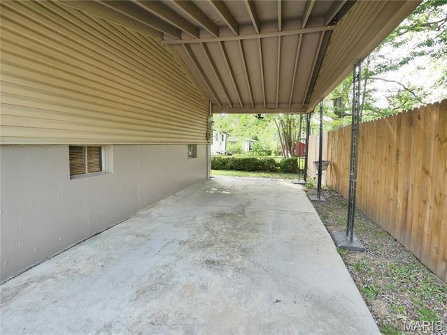 9601 Lifford Court, St Louis, MO 63136