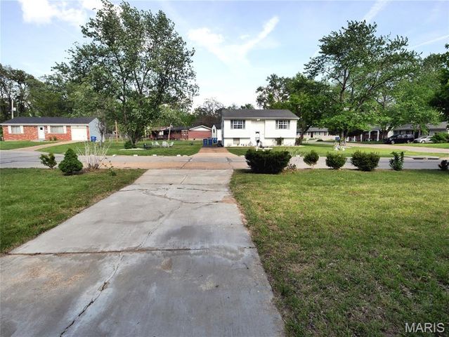 9601 Lifford Court, St Louis, MO 63136