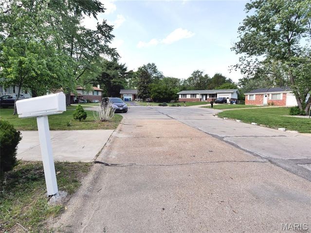 9601 Lifford Court, St Louis, MO 63136
