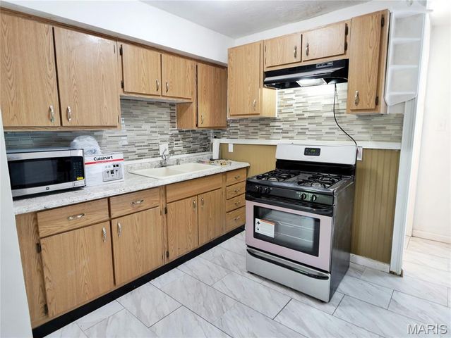 9601 Lifford Court, St Louis, MO 63136