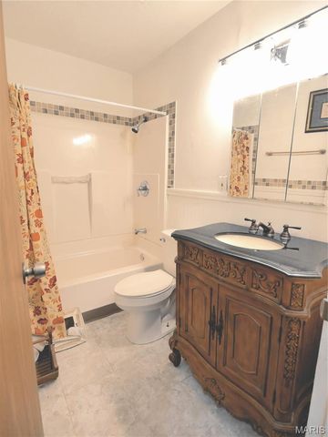 9601 Lifford Court, St Louis, MO 63136