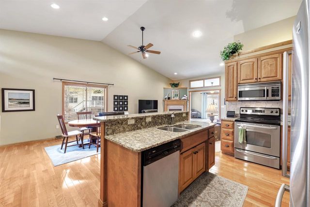 1241 PRAIRIE FALCON TRAIL, Green Bay, WI 54313