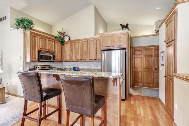 1241 PRAIRIE FALCON TRAIL, Green Bay, WI 54313