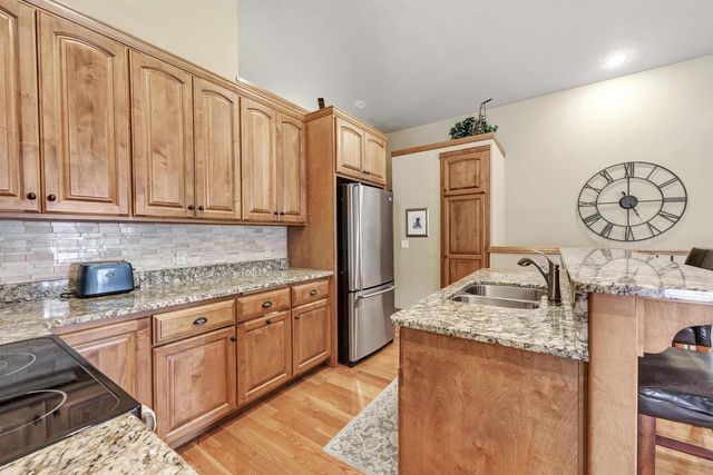 1241 PRAIRIE FALCON TRAIL, Green Bay, WI 54313