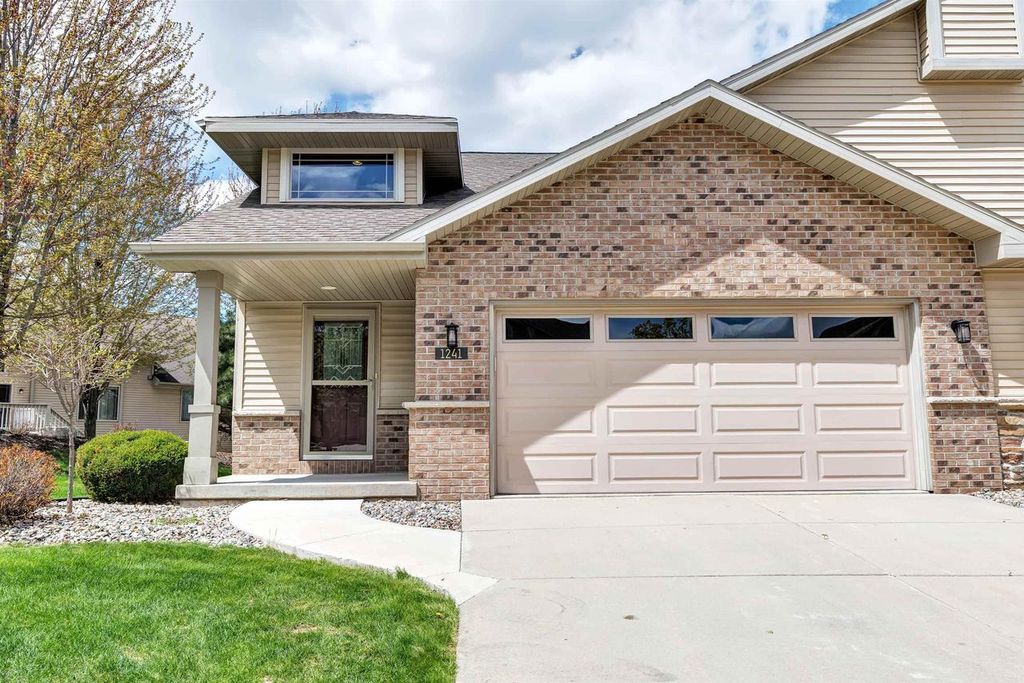 1241 PRAIRIE FALCON TRAIL, Green Bay, WI 54313