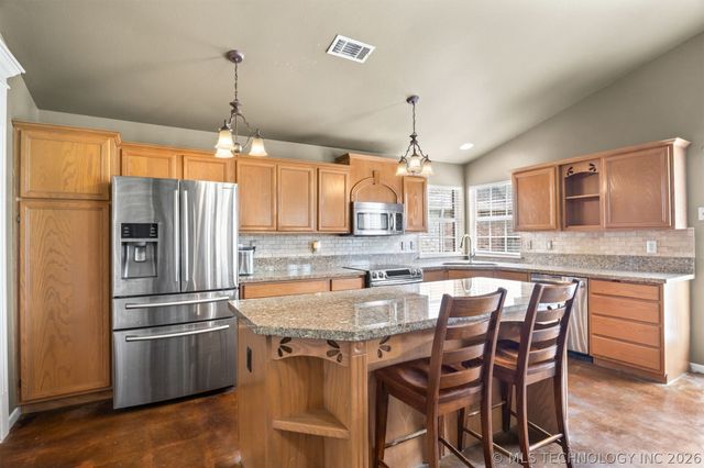 12712 E 89th Street, Owasso, OK 74055