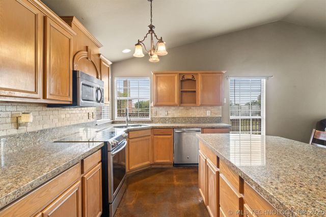 12712 E 89th Street, Owasso, OK 74055