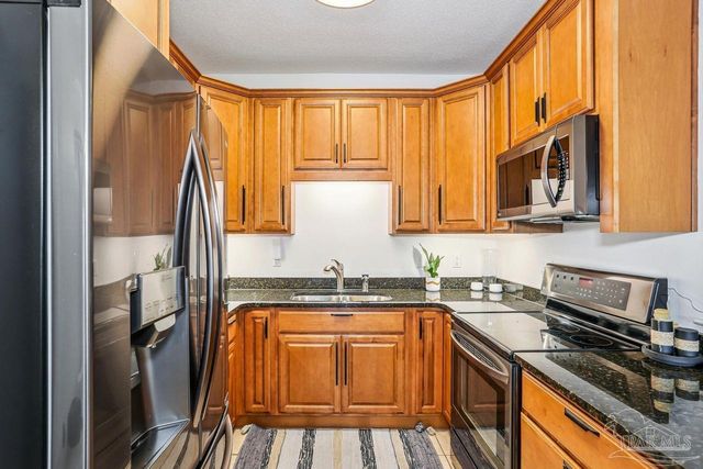 7222 Majestic Blvd, Navarre, FL 32566