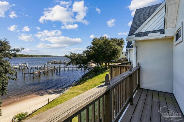 7222 Majestic Blvd, Navarre, FL 32566